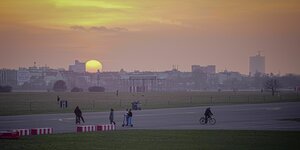 Tempelhofer Feld am Abend