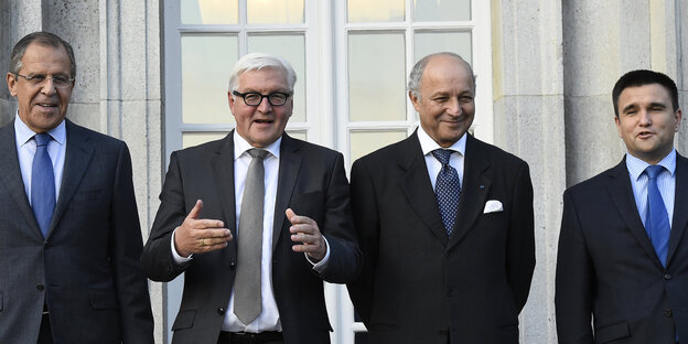 Sergej Lawrow, Frank-Walter Steinmeier, Laurent Fabius, Pavlo Klimkin in Berlin Sergej Lawrow, Frank-Walter Steinmeier, Laurent Fabius, Pavlo Klimkin in Berlin