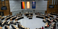 Das Foto zeigt den Plenarsaal des Abgeordnetenhauses von Berlin.