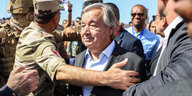 Antonio Guterres wird von Personenschützern abgeschirmt