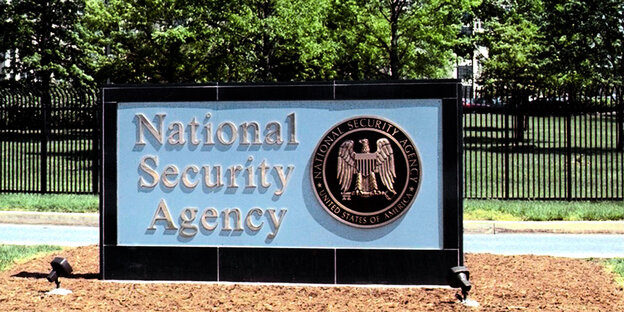 Das NSA-Logo vor dem Hauptquartier der Behörde in Fort Meade. Das NSA-Logo vor dem Hauptquartier der Behörde in Fort Meade.