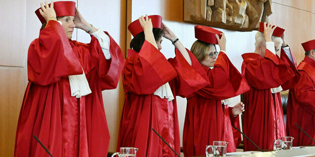 Richter in roten Roben