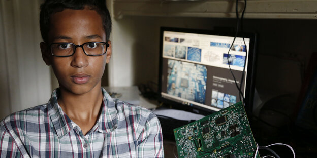 Ahmed Mohamed vor einem Computer Ahmed Mohamed vor einem Computer