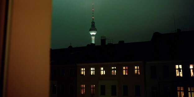Berlin, Nacht, Haus und Fernsehturm