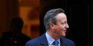 David Cameron vor der Downing Street Nummer 10