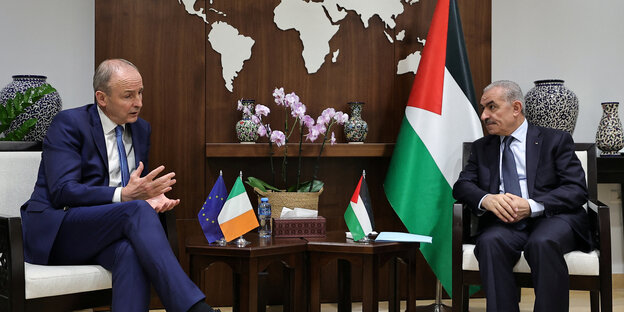 Foreign Minister Martin and Prime Minister Shtayyeh during a conversation.