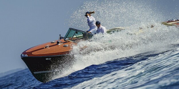 Motorboat with splashing water.