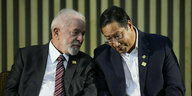 Lula da Silva und Luis Arce stecken die Köpfe zusammen