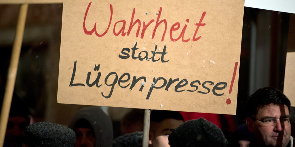 Schlagloch Lügenpresse Den Trennstrich gezogen taz.de