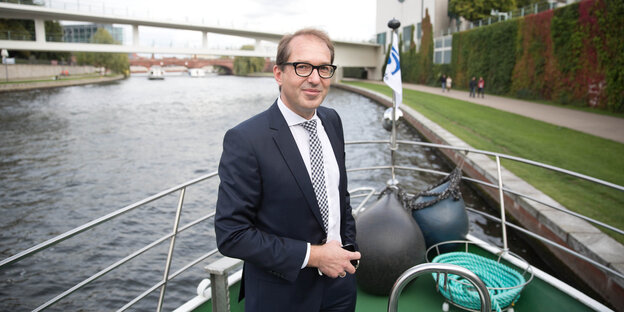 Verkehrsminister Dobrindt bei einer Spreefahrt. Verkehrsminister Dobrindt bei einer Spreefahrt.