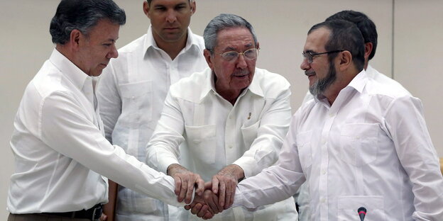 Juan Manuel Santos, Raul Castro, Rodrigo Londono Juan Manuel Santos, Raul Castro, Rodrigo Londono