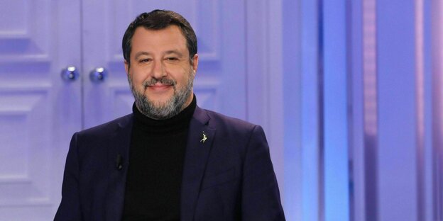 Matteo Salvini lächelt zufrieden in die Kamera