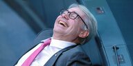 Carl-Julius Cronenberg von der FDP hat was zu lachen
