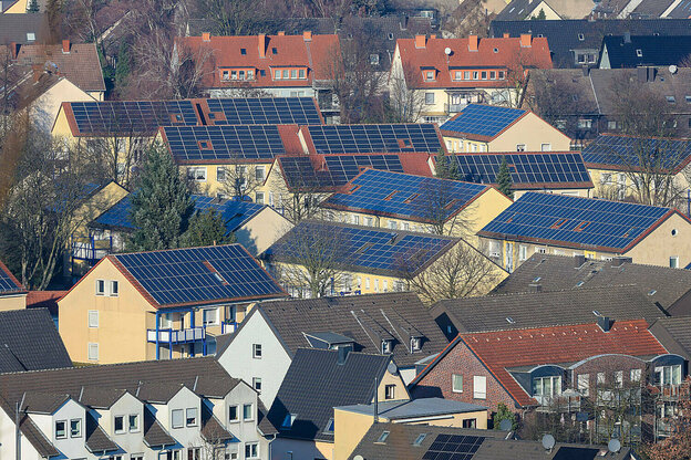 Mehrfamilienhäuser mit Solardächern