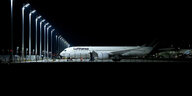 Ein Flugzeug der Lufthansa steht am Flughafen München auf dem Vorfeld