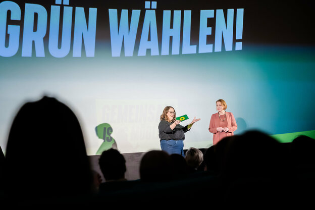 Ricarda Lang and Lisa Paus on stage with the inscription 