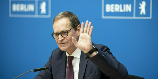 Michael Müller (SPD), former mayor of Berlin, speaks at a press conference.