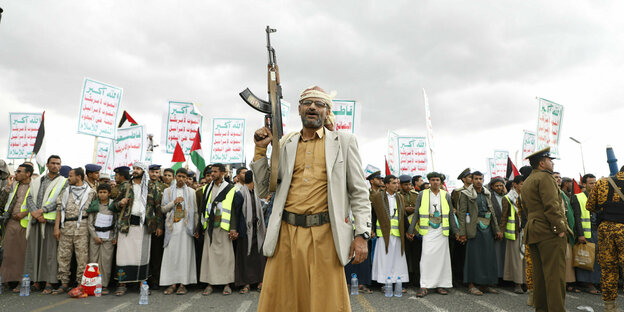 Heavily armed Houthi militias on a street