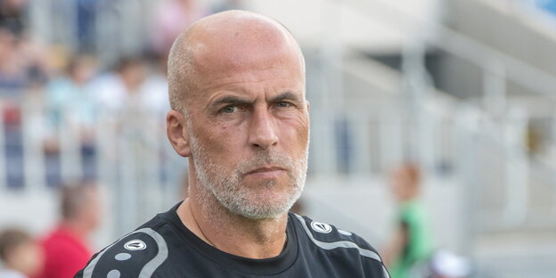 Hannover-96-Trainer Michael Frontzeck hält sich für „wahnsinnig entspannt“. Hannover-96-Trainer Michael Frontzeck hält sich für „wahnsinnig entspannt“.