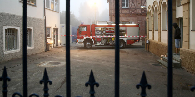 Ein Feuerwehrauto vor der Unterkunft in Riedlingen Ein Feuerwehrauto vor der Unterkunft in Riedlingen