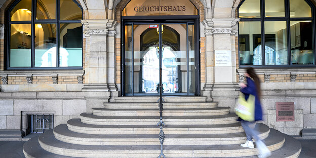The staircase to the Bremen Regional Court;  A femicide trial is currently underway there against a man who claims to have killed his sister to restore his honor.
