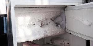 Ein zugefrorenes Eisfach.