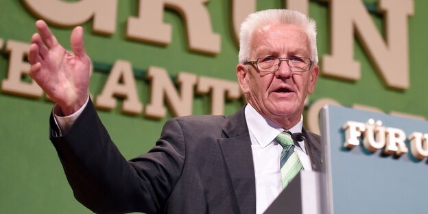Winfried Kretschmann beim Grünen-Parteitag Winfried Kretschmann beim Grünen-Parteitag