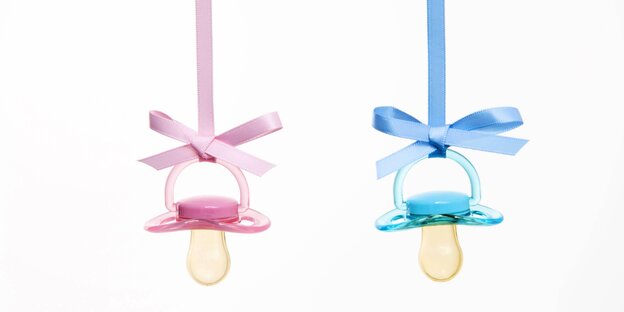 Schnuller mit rosa und blauem Bändchen Schnuller mit rosa und blauem Bändchen