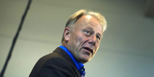 Jürgen Trittin guckt über die Schulter, Jürgen Trittin guckt über die Schulter,