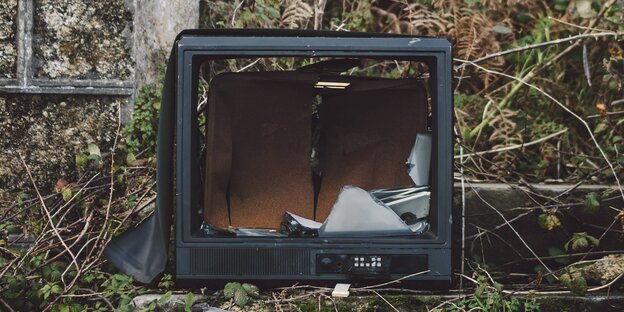 Kaputter Fernseher. Kaputter Fernseher.