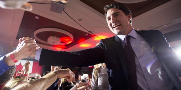 Justin Trudeaut begrüßt seine Unterstützer Justin Trudeaut begrüßt seine Unterstützer