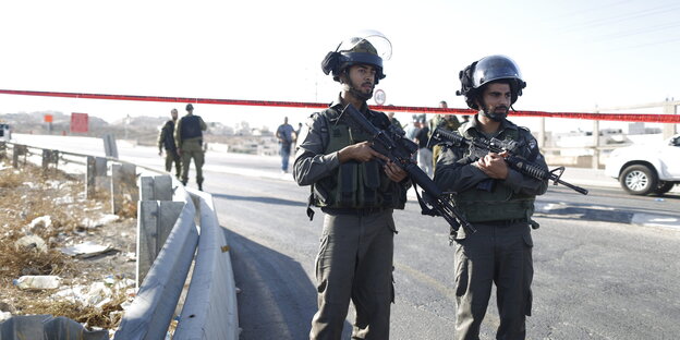 Zwei israelische Grenzpolizisten Zwei israelische Grenzpolizisten