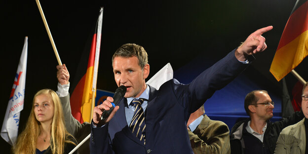 Björn Höcke spricht bei einer Demo Björn Höcke spricht bei einer Demo