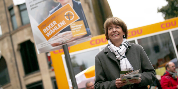 Reker an einem Wahlkampfstand Reker an einem Wahlkampfstand