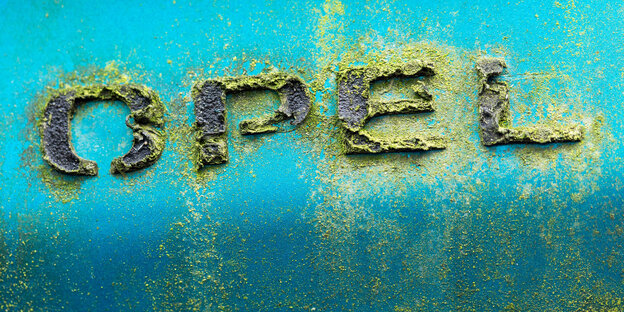 Verwitterter Schriftzug Opel Verwitterter Schriftzug Opel