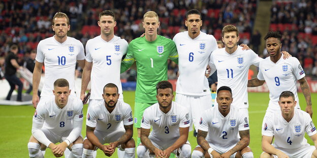 Die englische Fußballnationalmannschaft posiert vor einem Spiel Die englische Fußballnationalmannschaft posiert vor einem Spiel