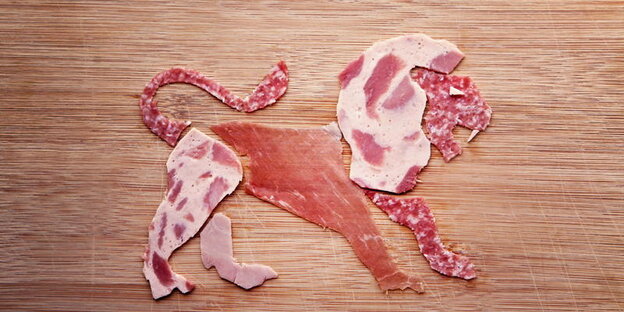 Ein aus verschiedenen Wurstsorten zusammengestückelter Löwe Ein aus verschiedenen Wurstsorten zusammengestückelter Löwe