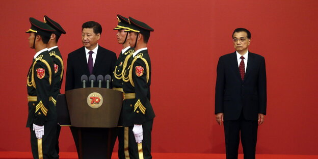 China Premier Xi Jiniping (li.) bei einer Zeremonie China Premier Xi Jiniping (li.) bei einer Zeremonie
