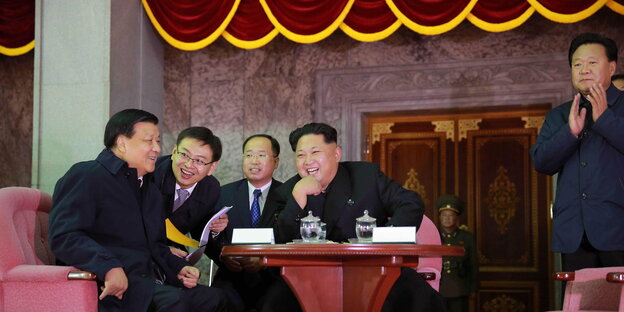 Kim Jong-un im Gespräch Kim Jong-un im Gespräch