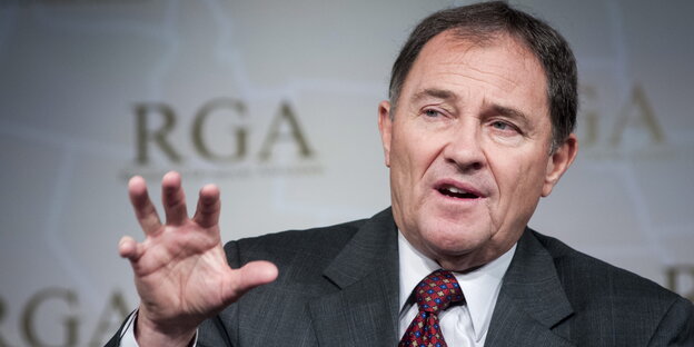 Gary Herbert gestikuliert Gary Herbert gestikuliert