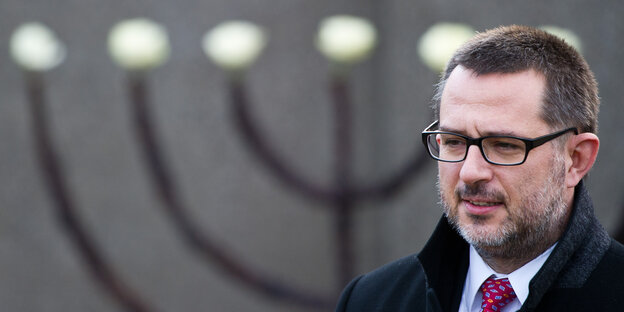 Stephan Kramer vor der Gedenkstätte «Wachsen mit Erinnerung» in Eberswalde (Brandenburg). Stephan Kramer vor der Gedenkstätte «Wachsen mit Erinnerung» in Eberswalde (Brandenburg).