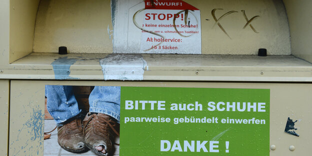Ein Kleidersammelcontainer Ein Kleidersammelcontainer