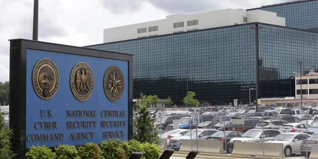 Die NSA-Zentrale samt Parkplätzen Die NSA-Zentrale samt Parkplätzen