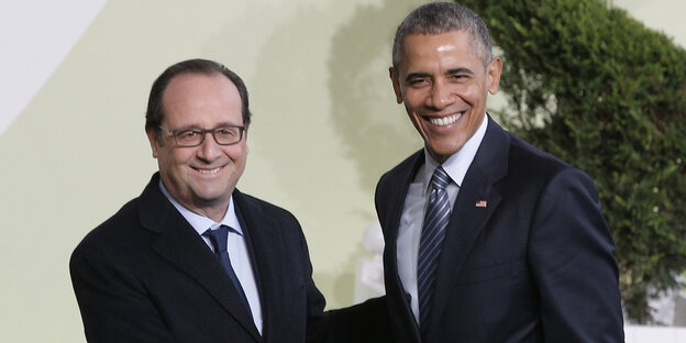Frankreichs Staatschef Hollande begrüßt US-Präsident Obama Frankreichs Staatschef Hollande begrüßt US-Präsident Obama