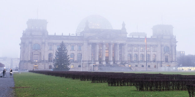 Das Reichtstagsgebäude bei Nebelwetter Das Reichtstagsgebäude bei Nebelwetter