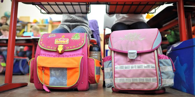 Kinder in Grundschule Kinder in Grundschule