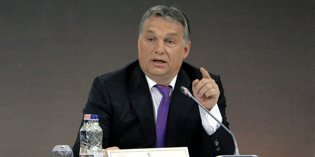 Viktor Orbán bei einer Pressekonferenz Viktor Orbán bei einer Pressekonferenz