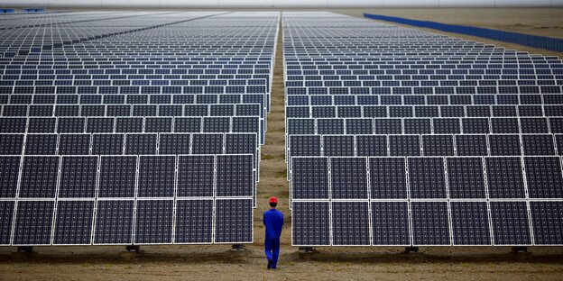 Solaranlagen in der chinesischen Stadt Dunhuang. Solaranlagen in der chinesischen Stadt Dunhuang.