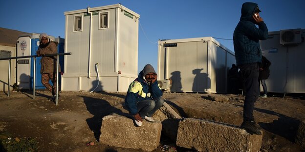 Flüchtlinge im Grenzort Idomeni Flüchtlinge im Grenzort Idomeni