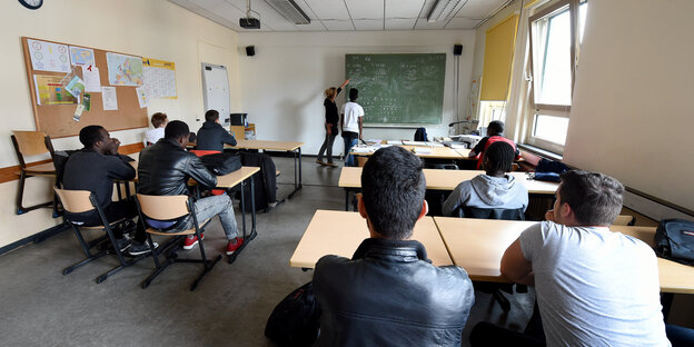 Flüchtlinge in einer Schulklasse Flüchtlinge in einer Schulklasse